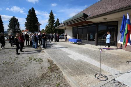 OTVORITEV NOVGA DELA POKOPALIŠČA V CERKNICI 03 FOTO LJUBO VUKELIČ